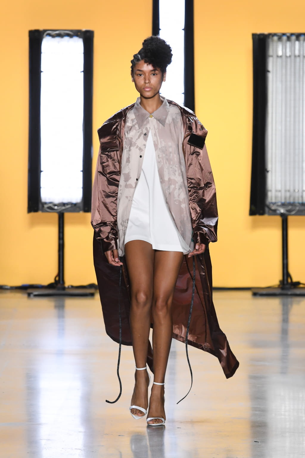 Fashion Week New York Spring/Summer 2020 look 24 from the Dirty Pineapple collection 女装