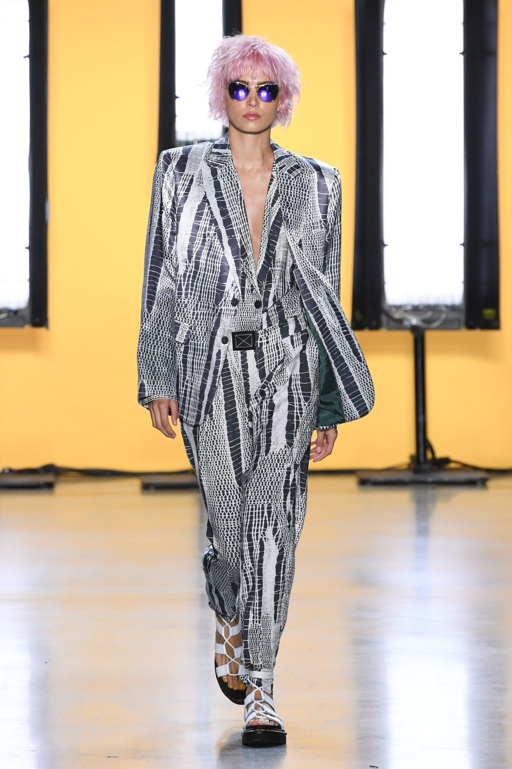 Fashion Week New York Spring/Summer 2020 look 38 from the Dirty Pineapple collection 女装