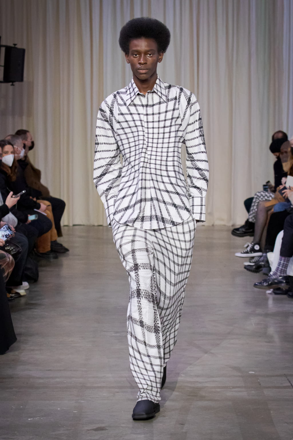 Fashion Week Paris Fall/Winter 2022 look 1 from the Bianca Saunders collection menswear