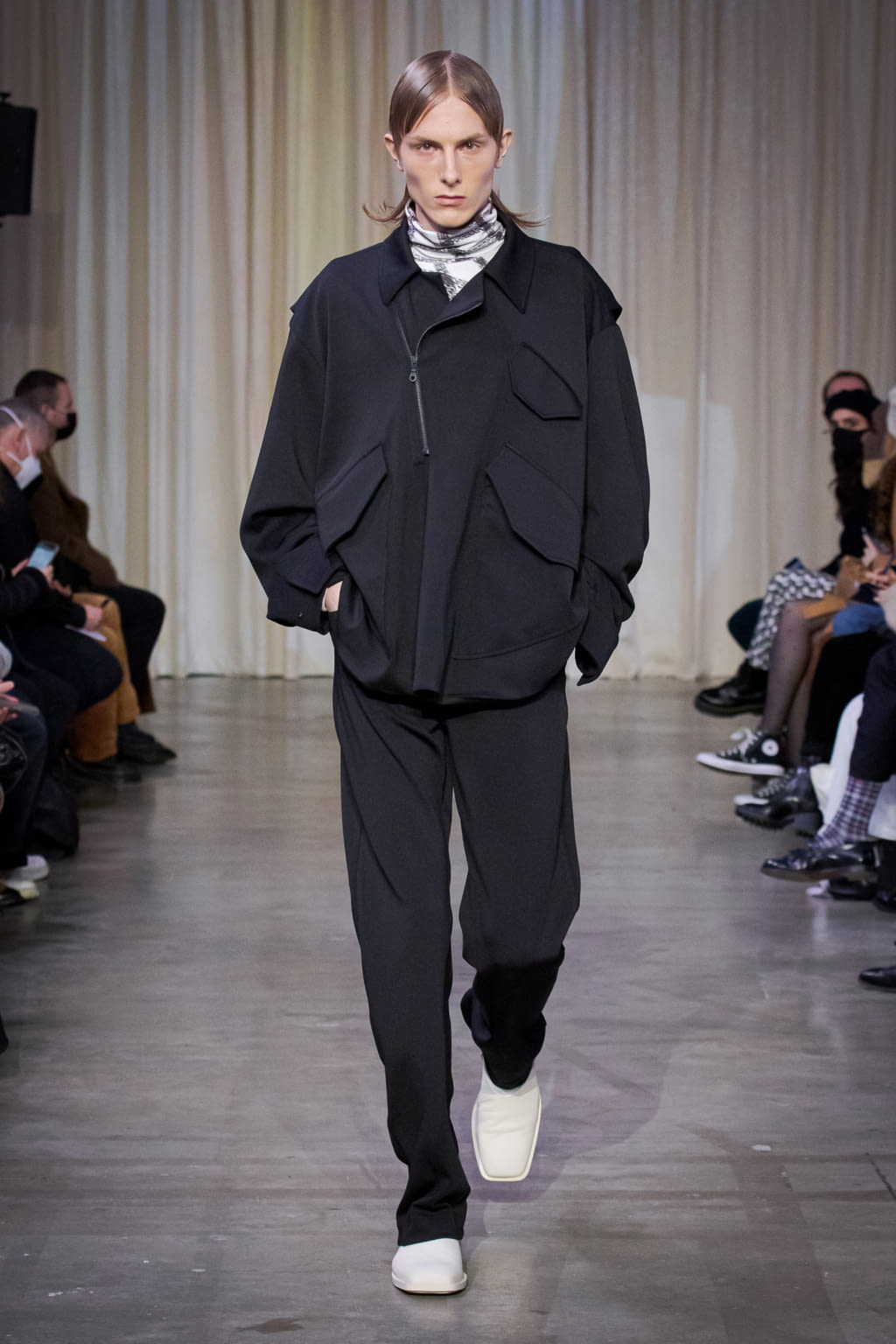 Fashion Week Paris Fall/Winter 2022 look 2 from the Bianca Saunders collection 男装