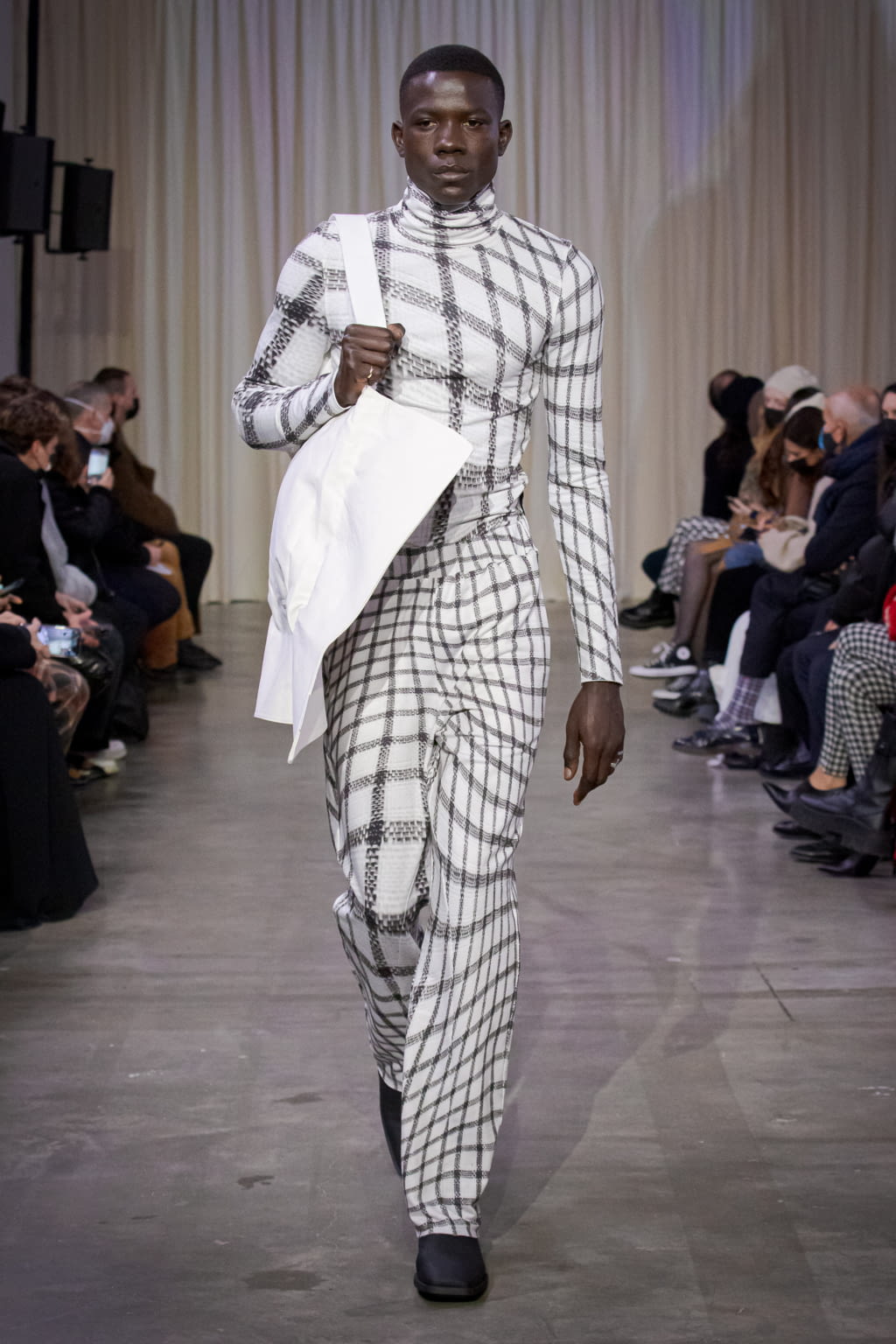 Fashion Week Paris Fall/Winter 2022 look 3 from the Bianca Saunders collection menswear