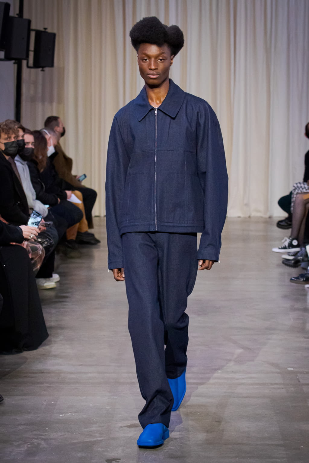 Fashion Week Paris Fall/Winter 2022 look 8 from the Bianca Saunders collection 男装