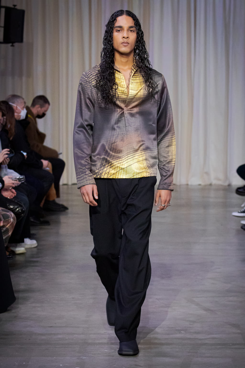 Fashion Week Paris Fall/Winter 2022 look 14 from the Bianca Saunders collection menswear
