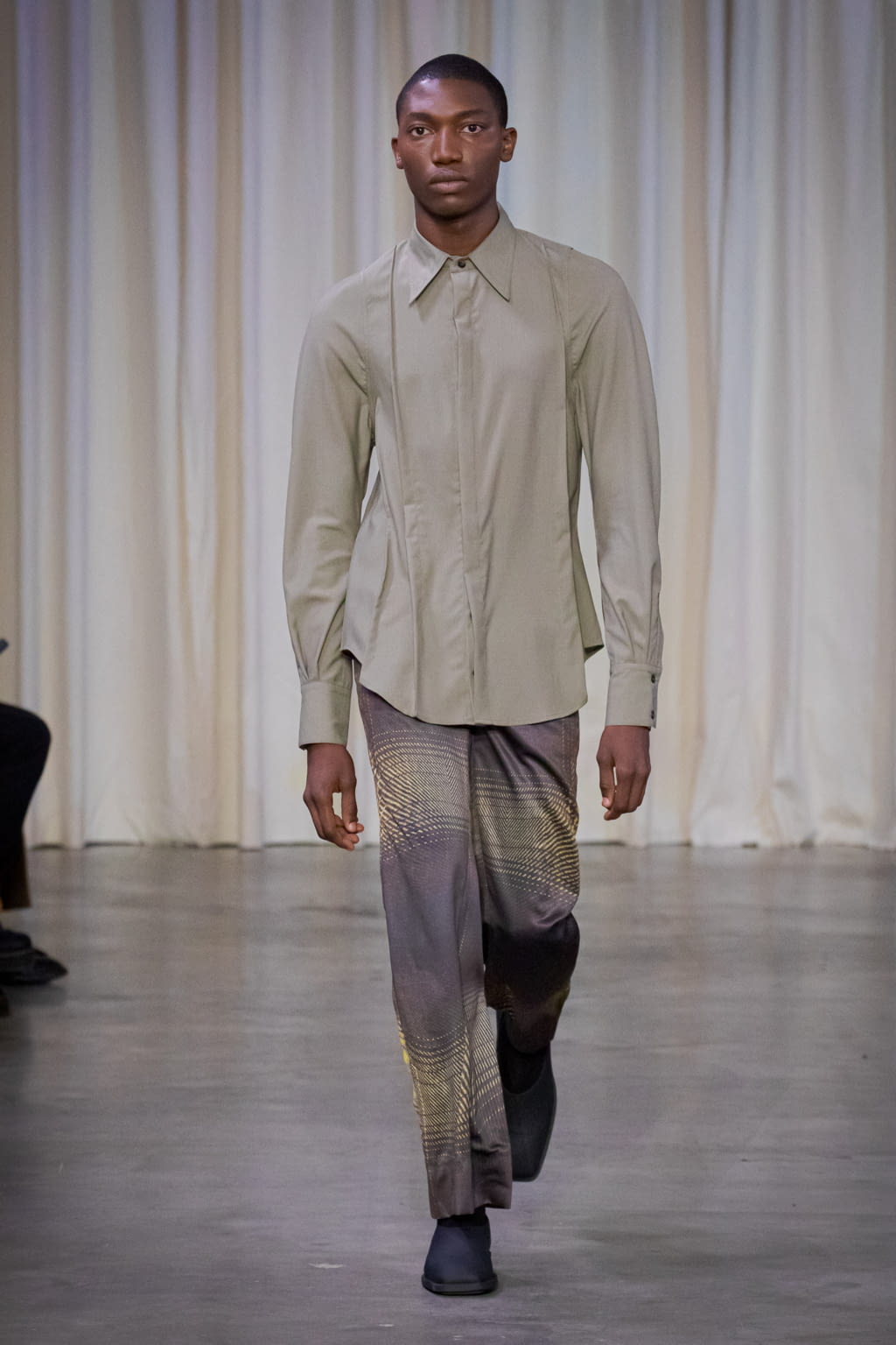 Fashion Week Paris Fall/Winter 2022 look 15 from the Bianca Saunders collection menswear