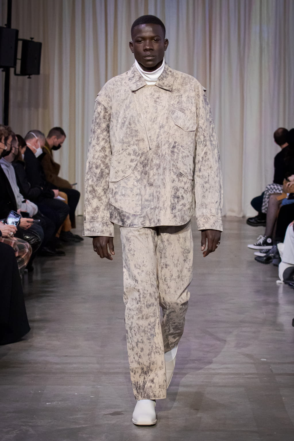 Fashion Week Paris Fall/Winter 2022 look 18 de la collection Bianca Saunders menswear