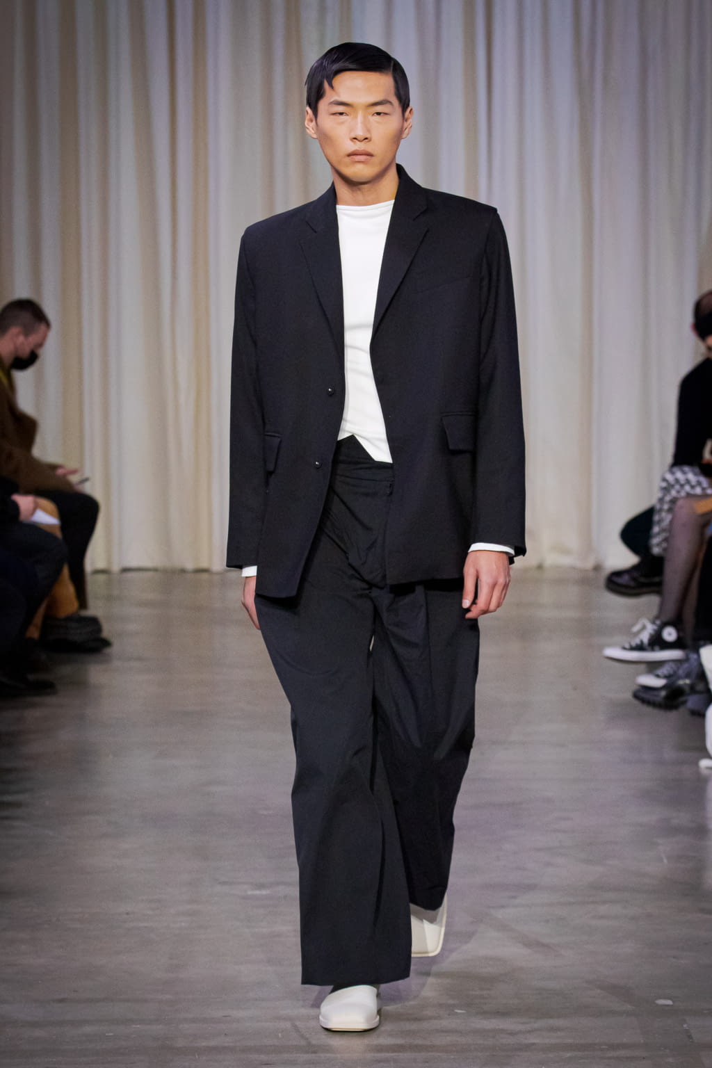Fashion Week Paris Fall/Winter 2022 look 21 from the Bianca Saunders collection 男装