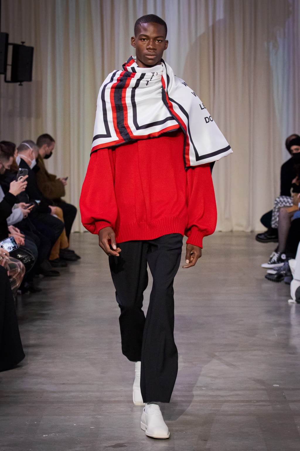 Fashion Week Paris Fall/Winter 2022 look 27 from the Bianca Saunders collection 男装