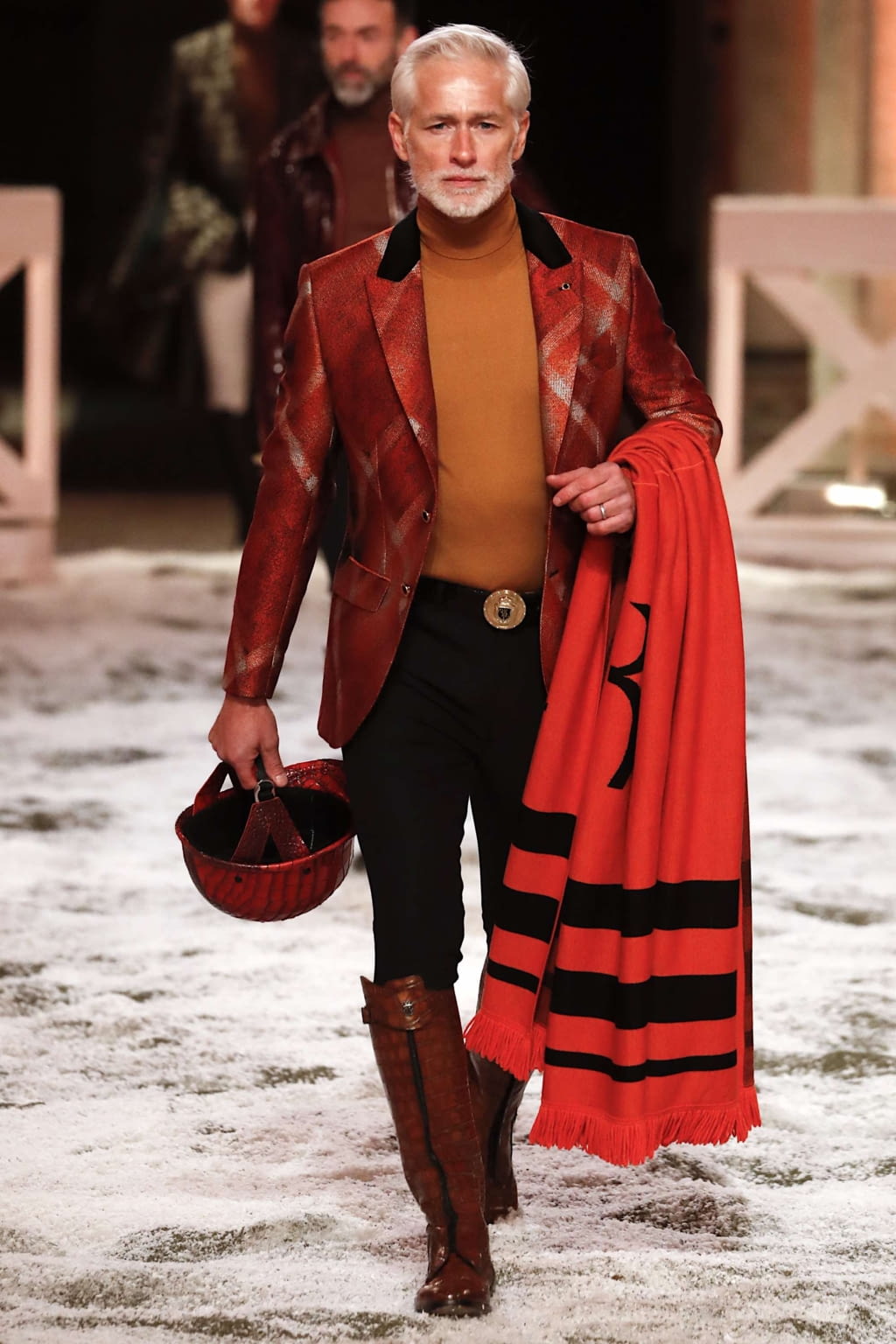 Fashion Week Milan Fall/Winter 2019 look 1 de la collection Billionaire menswear
