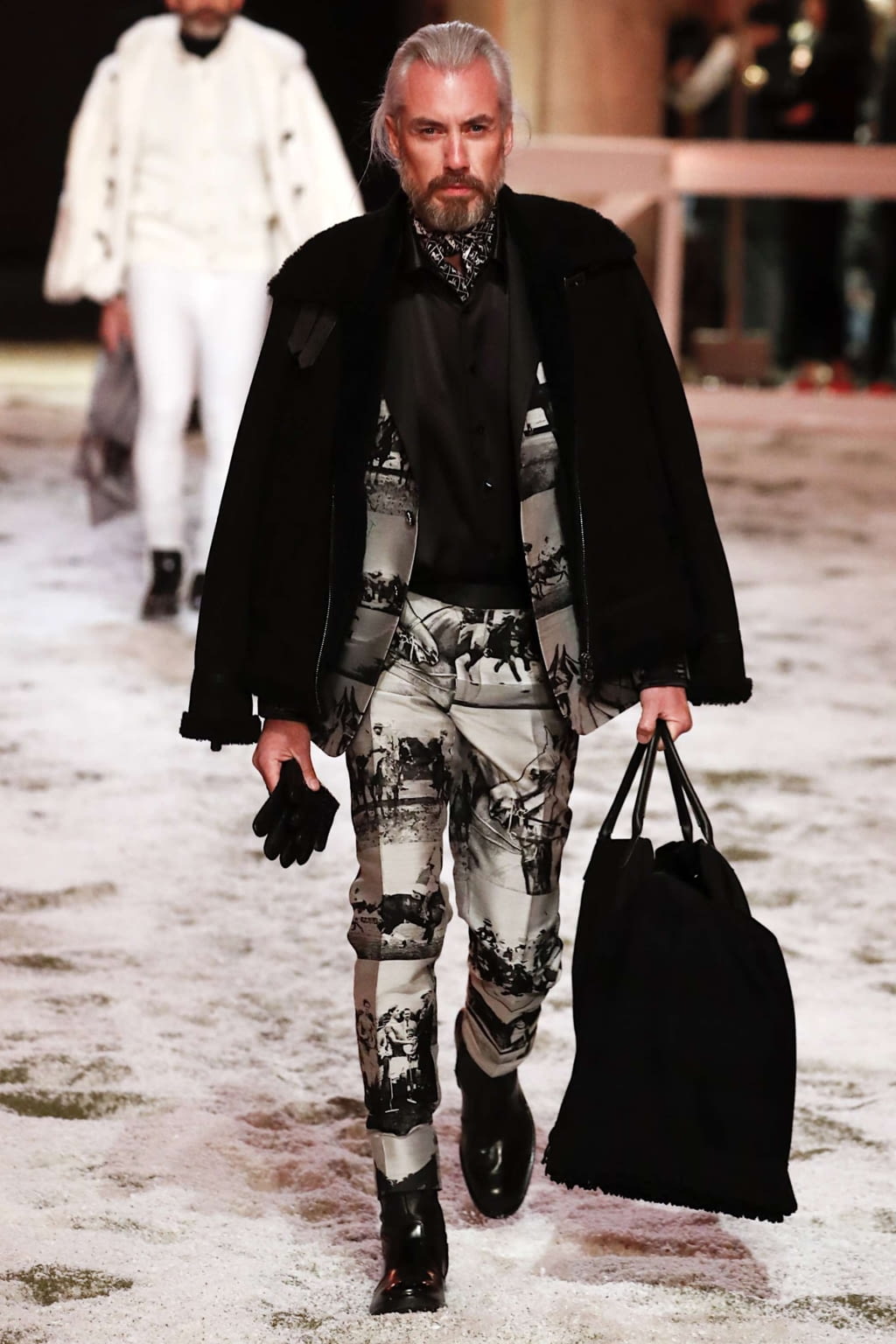 Fashion Week Milan Fall/Winter 2019 look 26 de la collection Billionaire menswear