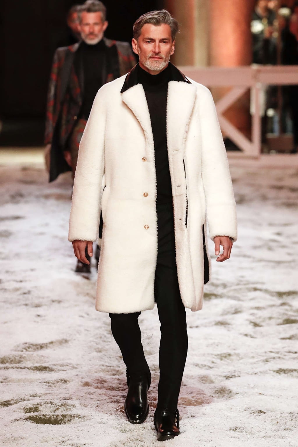 Fashion Week Milan Fall/Winter 2019 look 31 de la collection Billionaire menswear