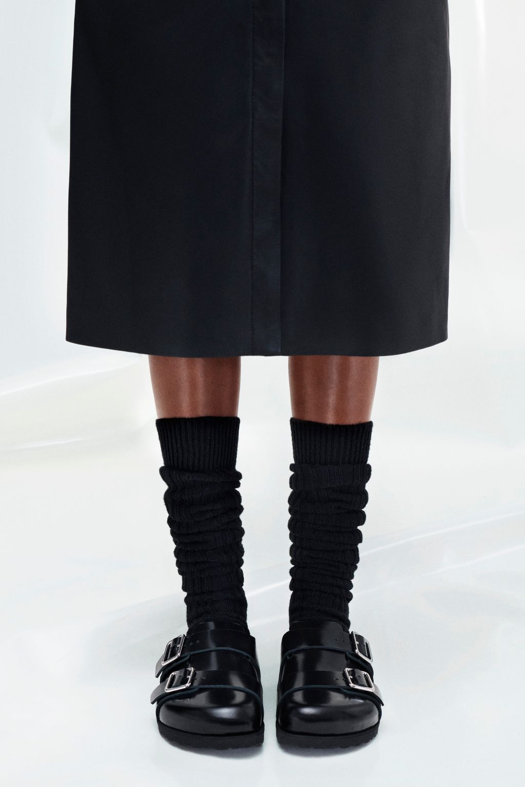 Fashion Week Paris Spring/Summer 2024 look 14 from the Birkenstock 1774 collection 女装配饰