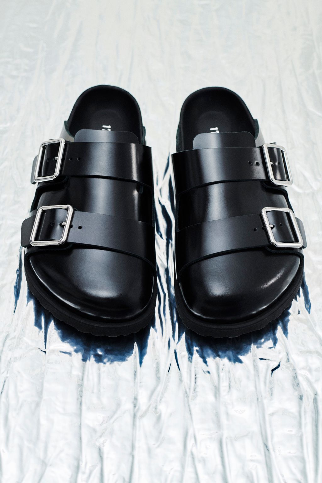 Fashion Week Paris Spring/Summer 2024 look 17 from the Birkenstock 1774 collection menswear accessories