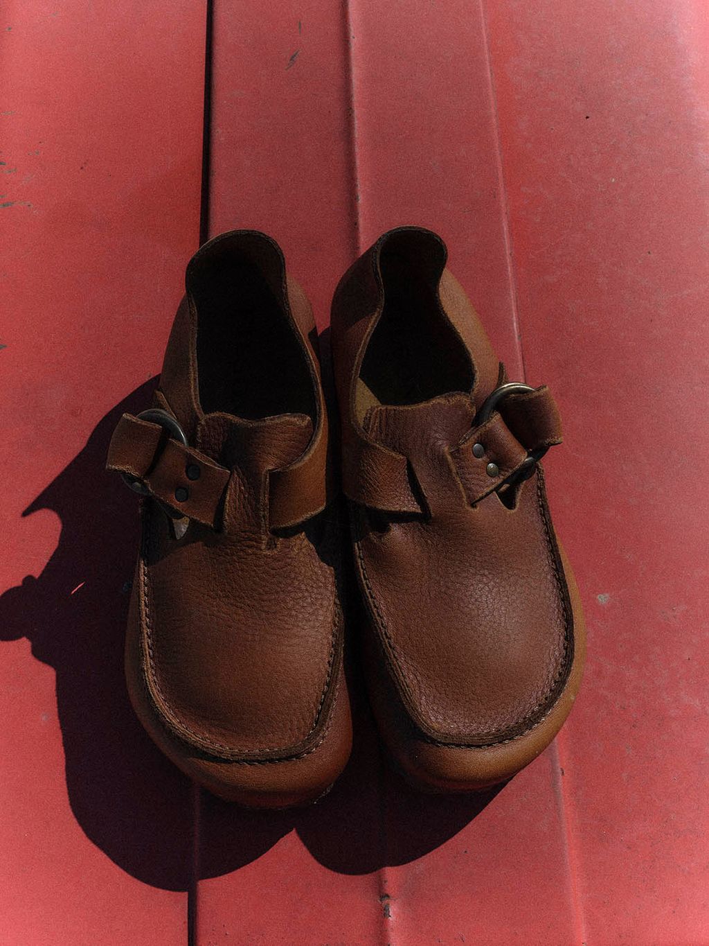 Fashion Week Paris Fall/Winter 2024 look 45 from the Birkenstock 1774 collection womenswear accessories