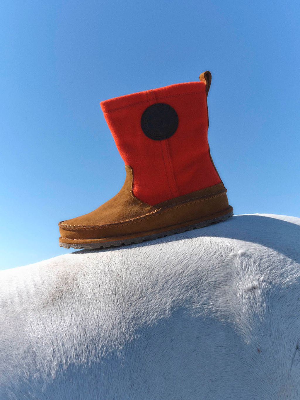 Fashion Week Paris Fall/Winter 2024 look 24 from the Birkenstock 1774 collection menswear accessories