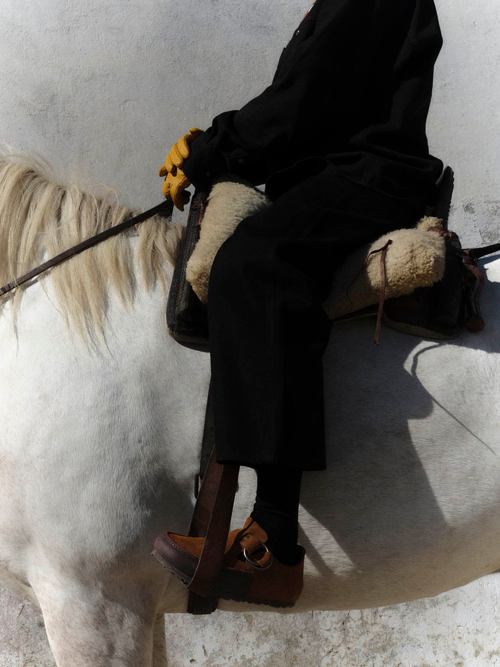 Fashion Week Paris Fall/Winter 2024 look 25 from the Birkenstock 1774 collection 男装配饰