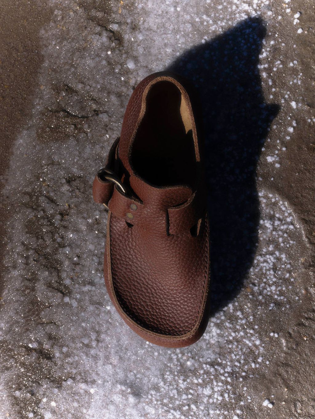 Fashion Week Paris Fall/Winter 2024 look 26 from the Birkenstock 1774 collection menswear accessories