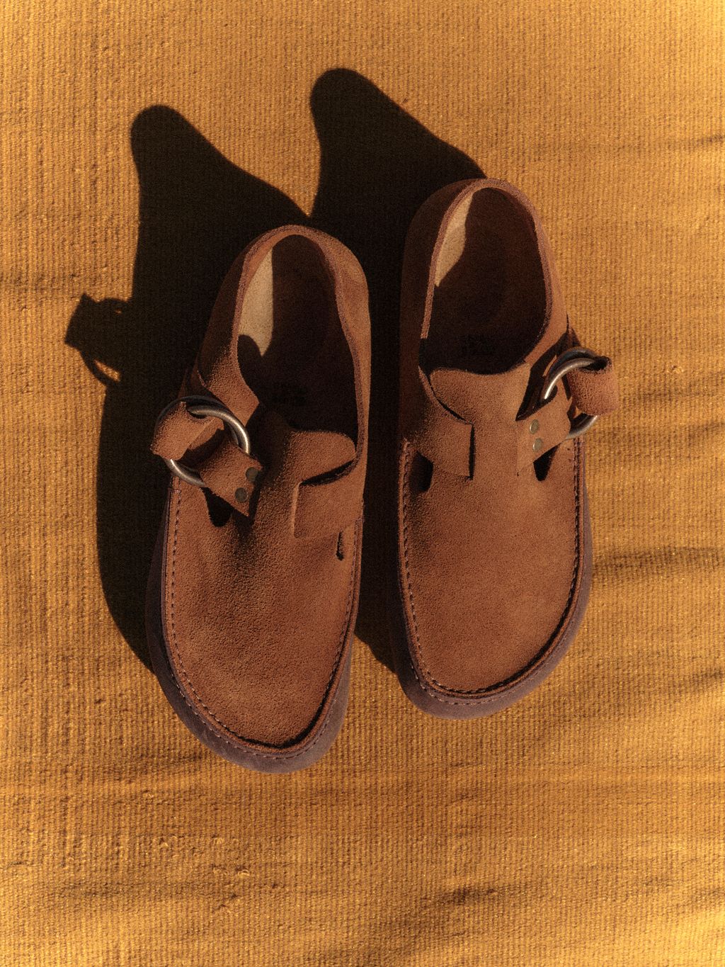 Fashion Week Paris Fall/Winter 2024 look 32 from the Birkenstock 1774 collection menswear accessories