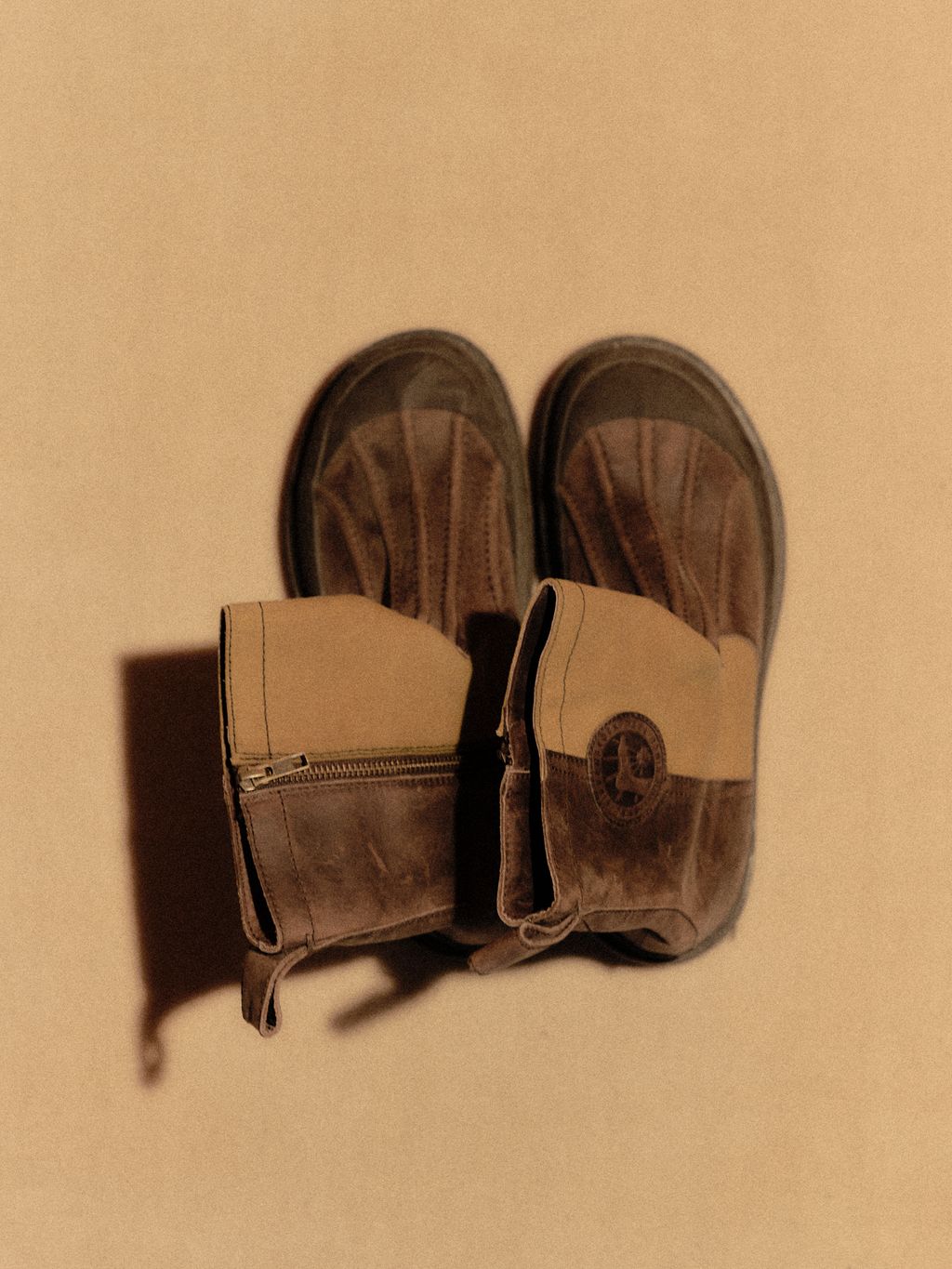 Fashion Week Paris Fall/Winter 2024 look 33 from the Birkenstock 1774 collection menswear accessories