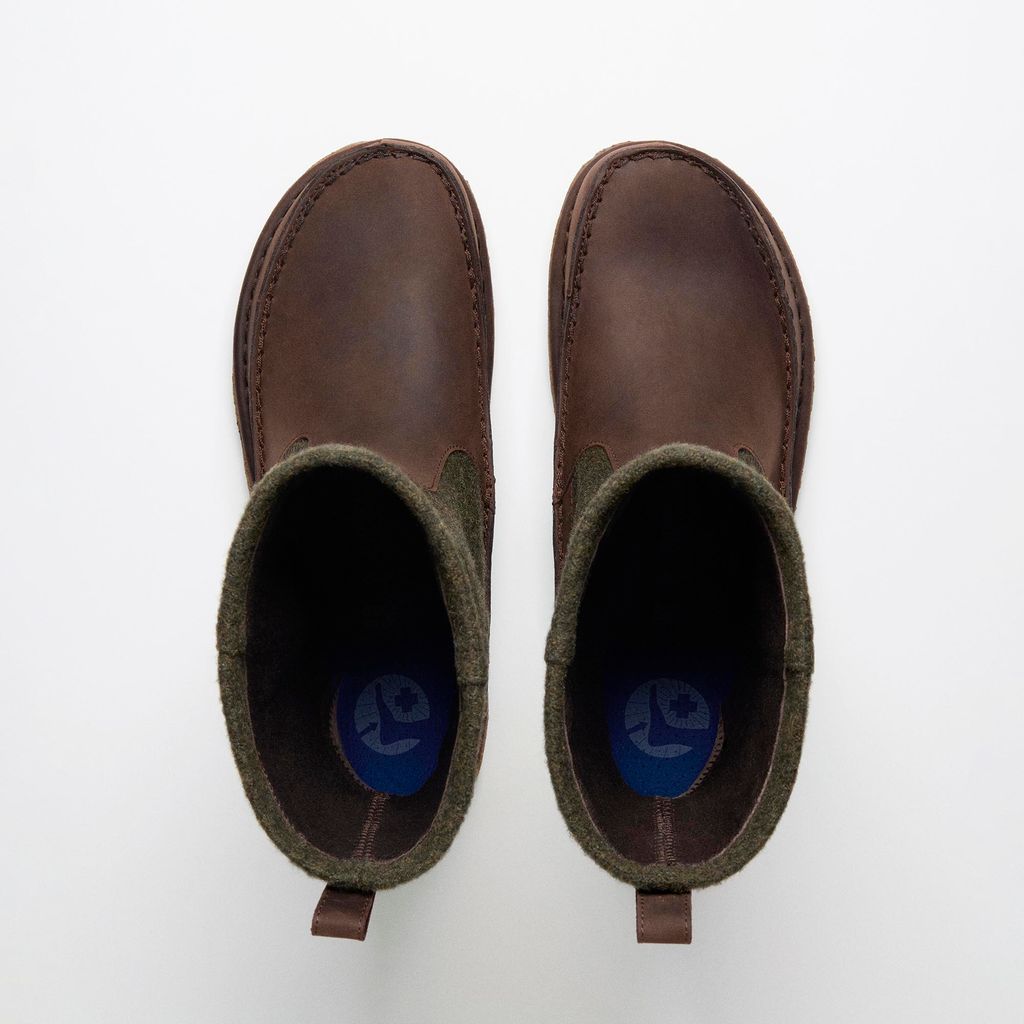 Fashion Week Paris Fall/Winter 2024 look 66 from the Birkenstock 1774 collection womenswear accessories