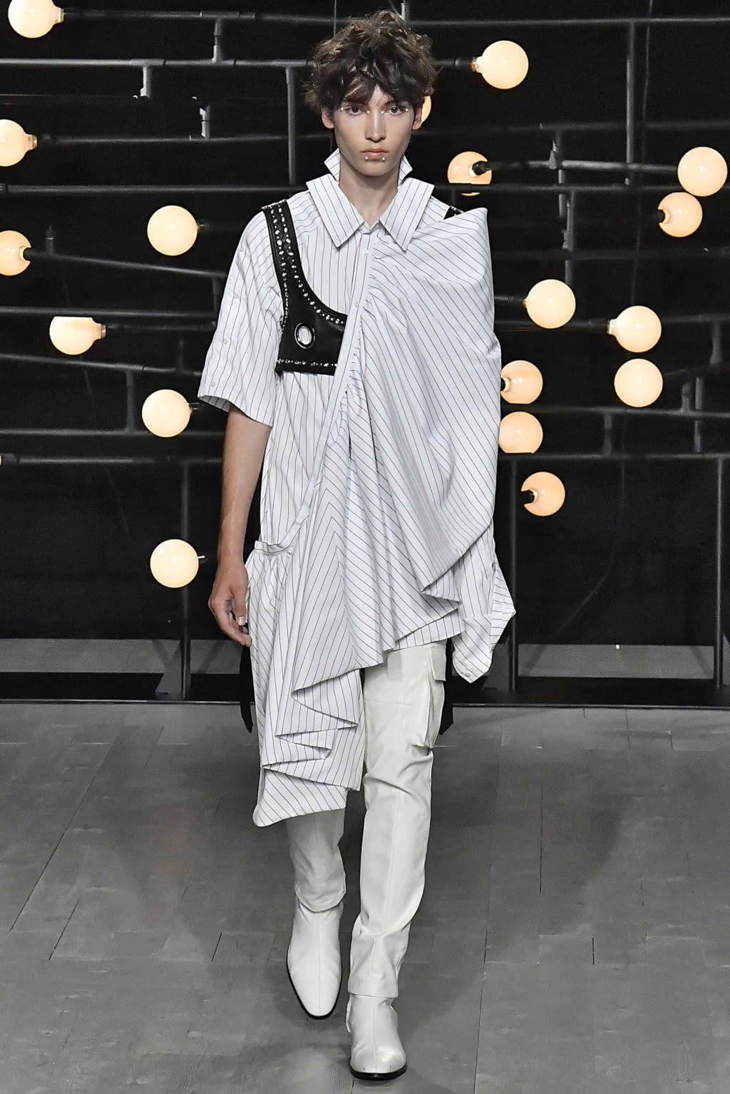 Fashion Week London Spring/Summer 2019 look 11 from the Blindness collection 男装