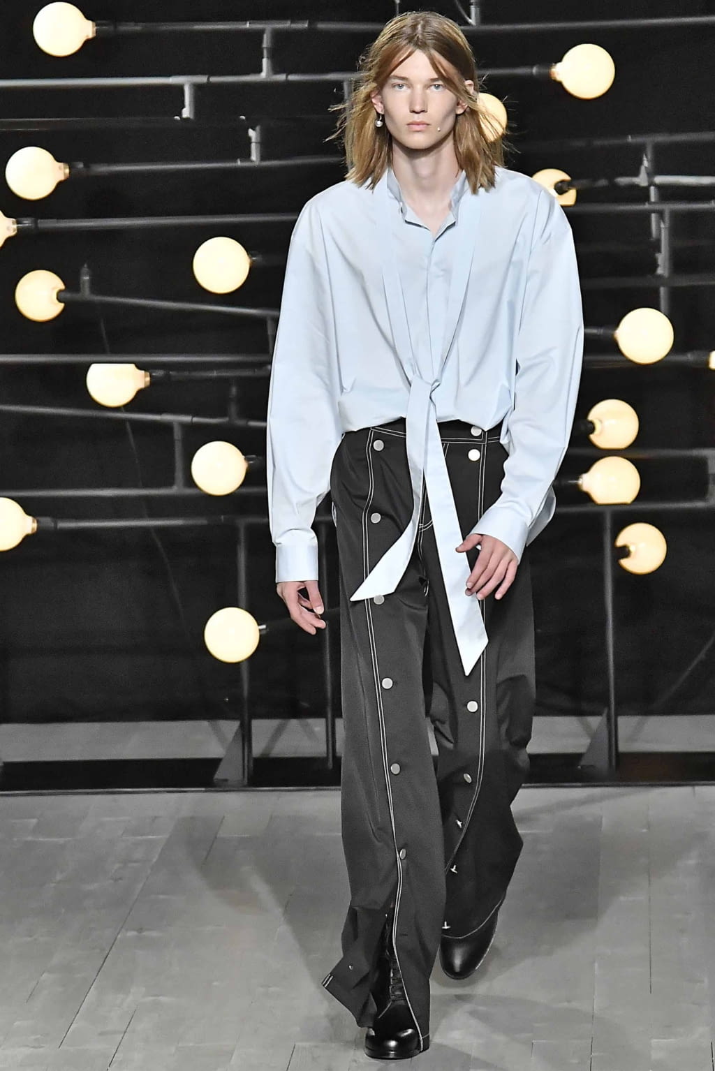 Fashion Week London Spring/Summer 2019 look 15 from the Blindness collection 男装