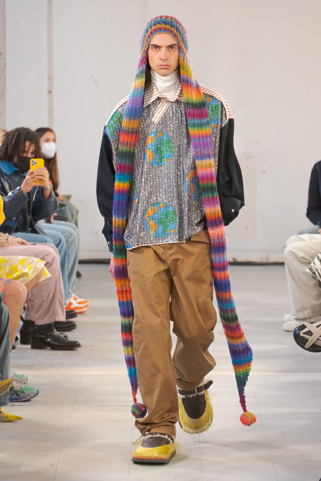Fashion Week Paris Fall/Winter 2022 look 15 from the Bluemarble collection menswear