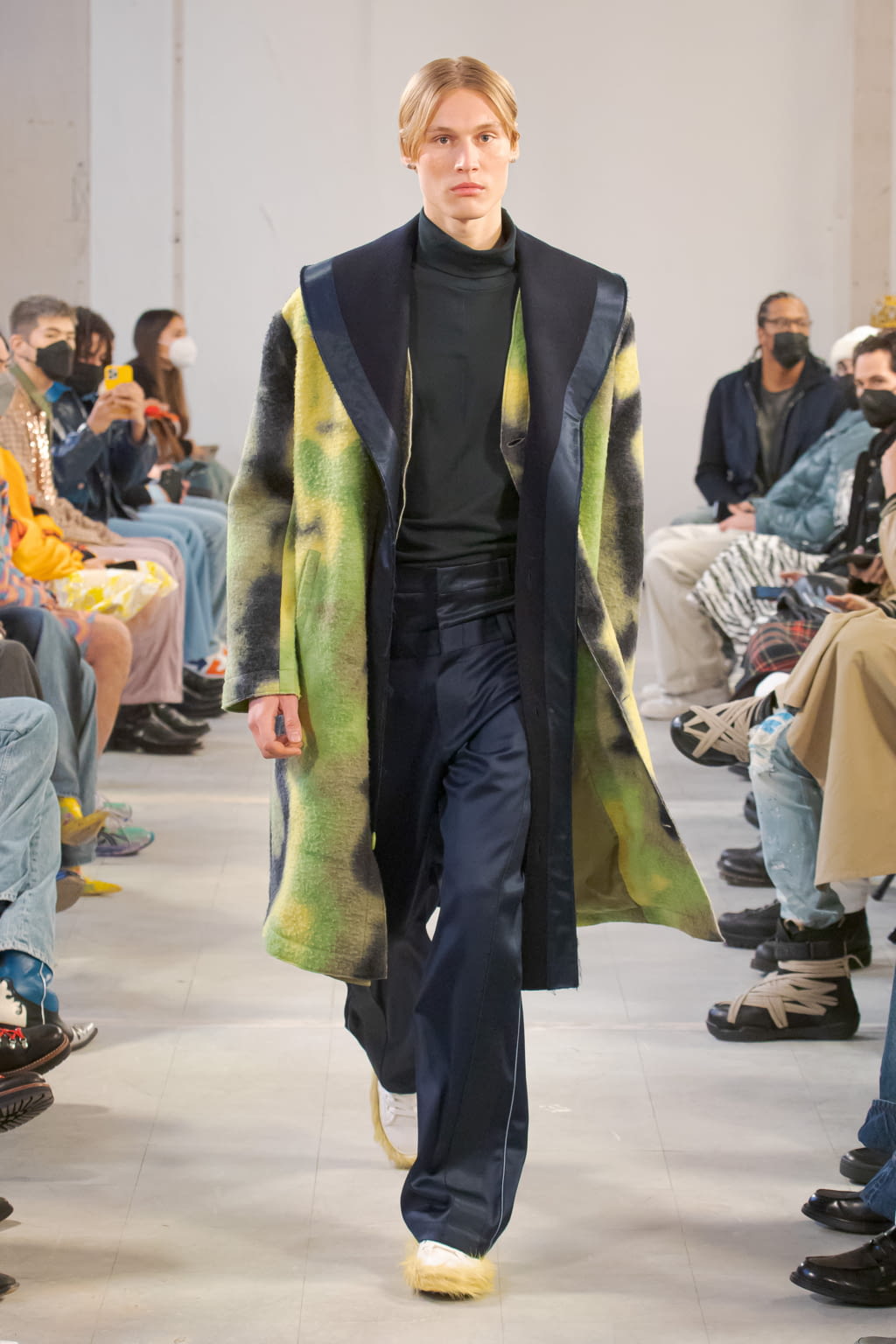 Fashion Week Paris Fall/Winter 2022 look 16 from the Bluemarble collection 男装