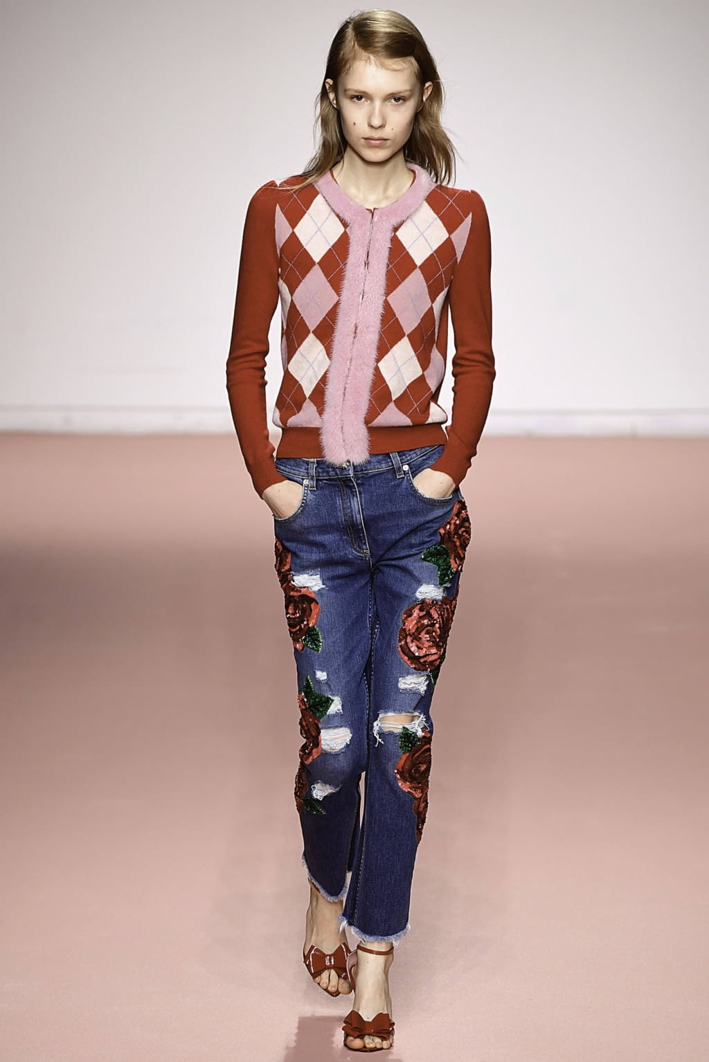 Fashion Week Milan Fall/Winter 2019 look 20 from the Blumarine collection 女装