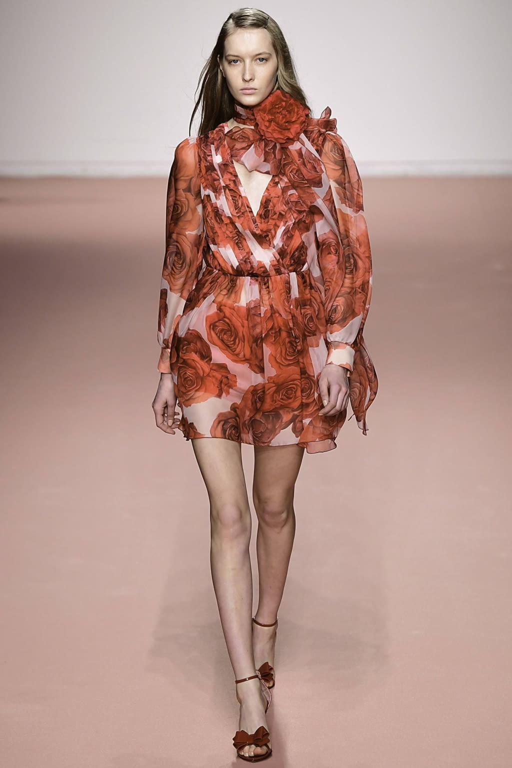 Fashion Week Milan Fall/Winter 2019 look 21 from the Blumarine collection 女装