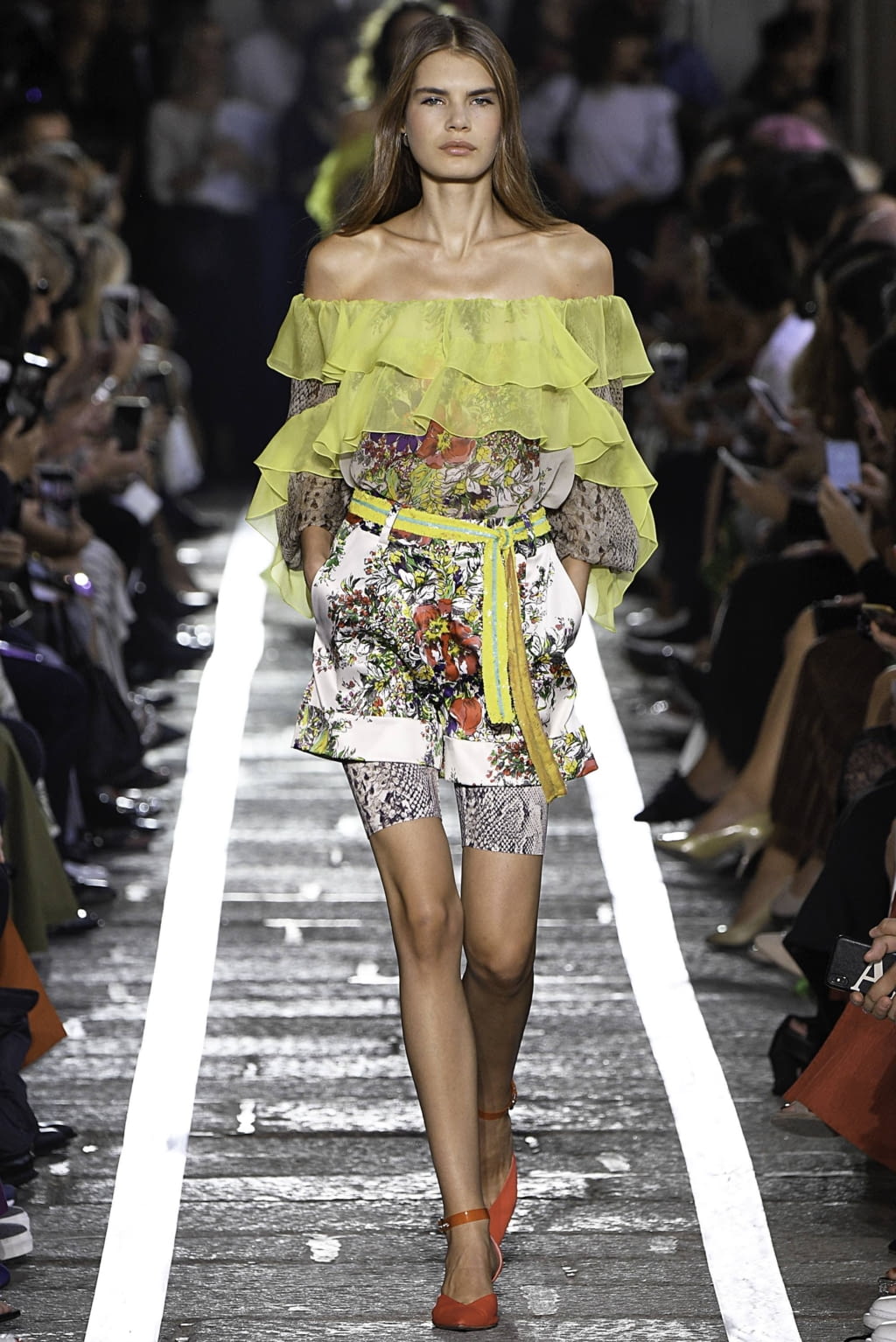 Fashion Week Milan Spring/Summer 2019 look 29 from the Blumarine collection 女装