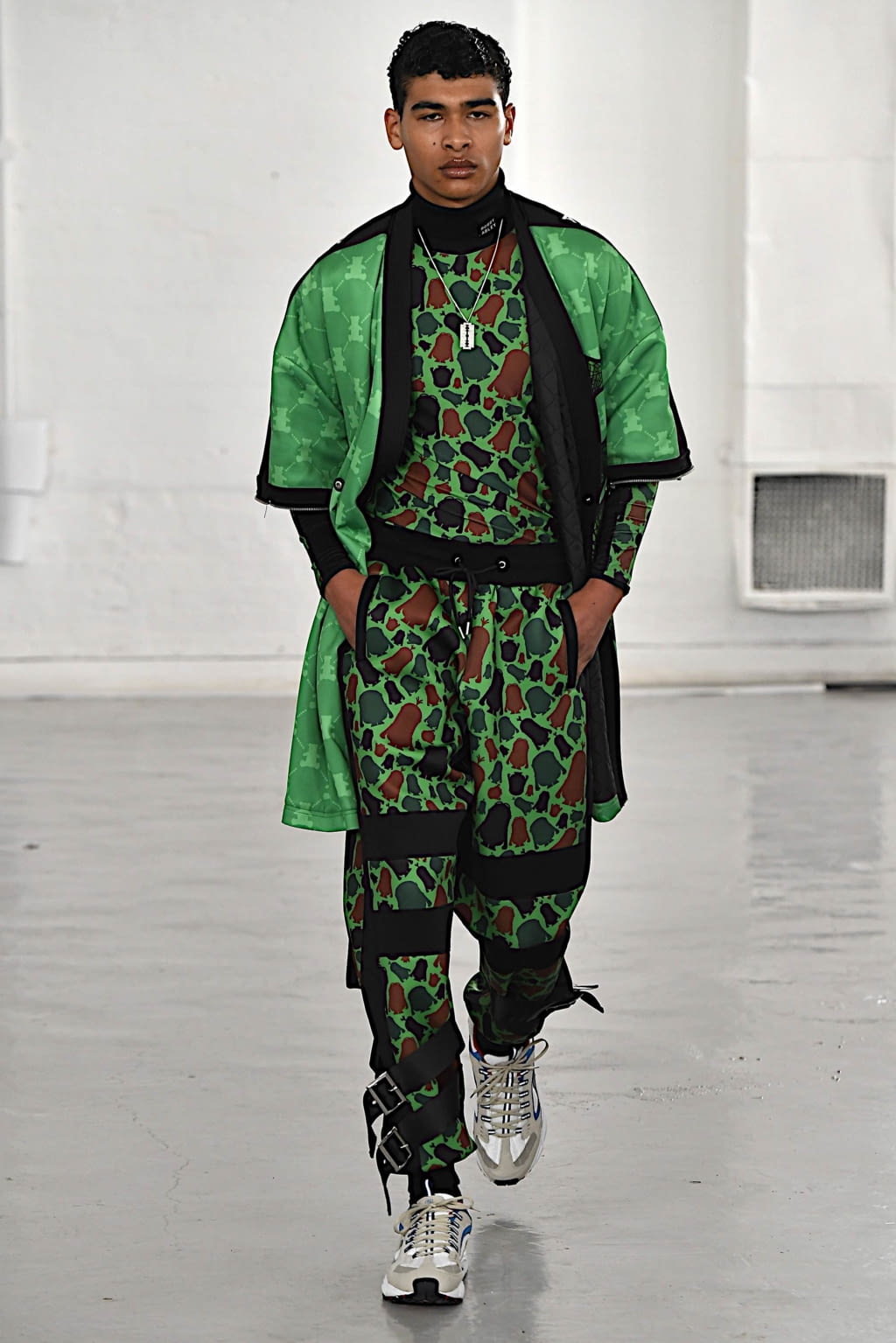 Fashion Week London Fall/Winter 2020 look 14 from the Bobby Abley collection womenswear