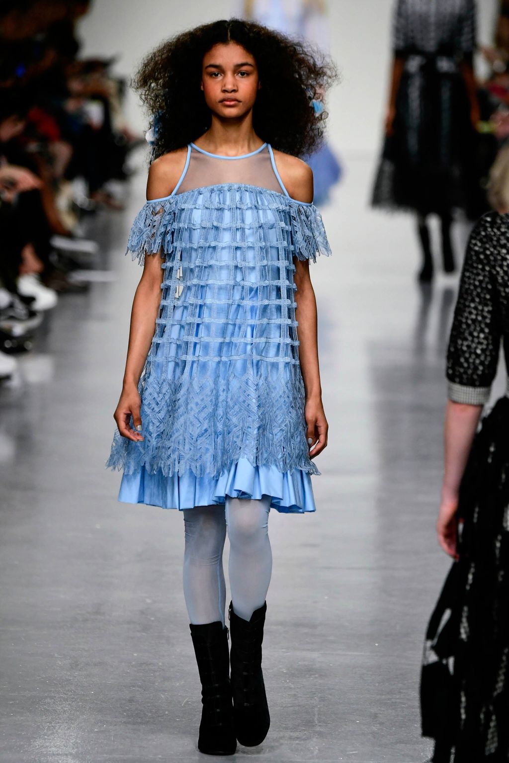 Fashion Week London Fall/Winter 2017 look 17 from the Bora Aksu collection 女装