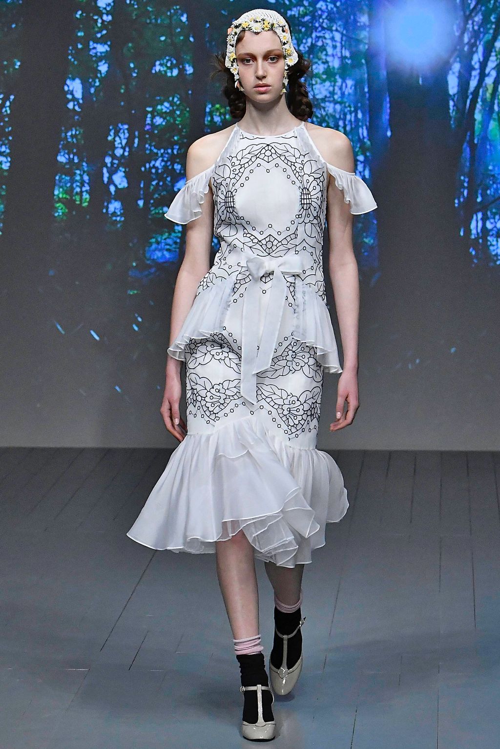 Fashion Week London Spring/Summer 2019 look 3 from the Bora Aksu collection womenswear