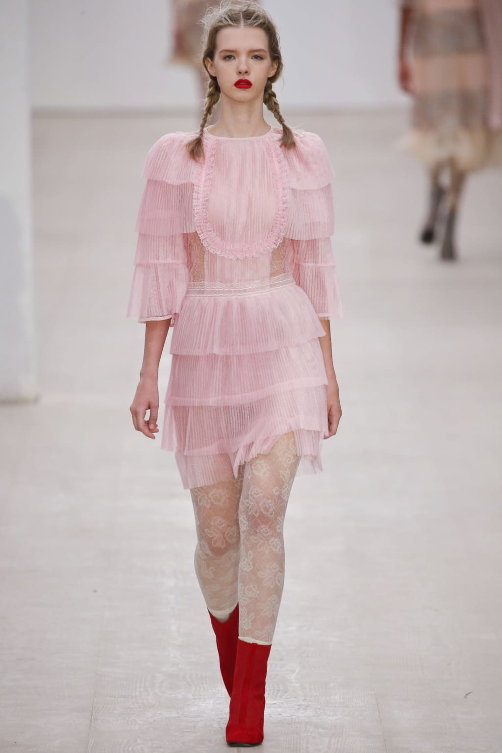 Fashion Week London Spring/Summer 2020 look 23 from the Bora Aksu collection 女装