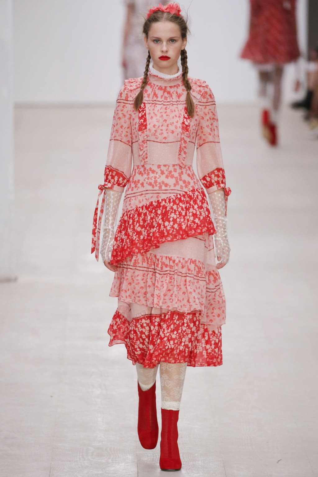 Fashion Week London Spring/Summer 2020 look 31 from the Bora Aksu collection 女装