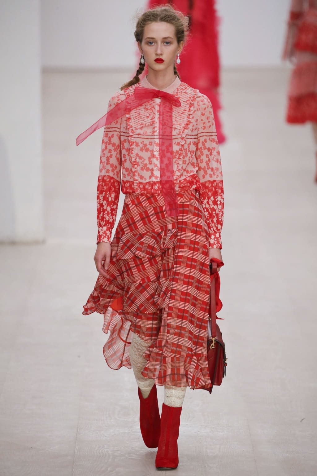 Fashion Week London Spring/Summer 2020 look 33 from the Bora Aksu collection 女装
