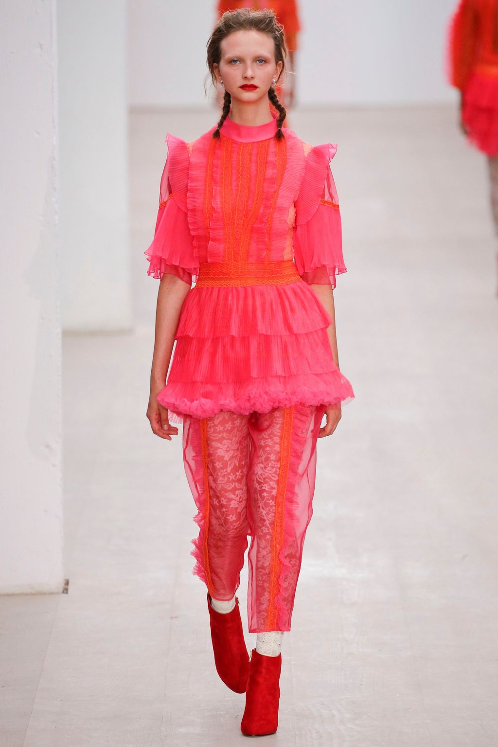 Fashion Week London Spring/Summer 2020 look 37 from the Bora Aksu collection 女装