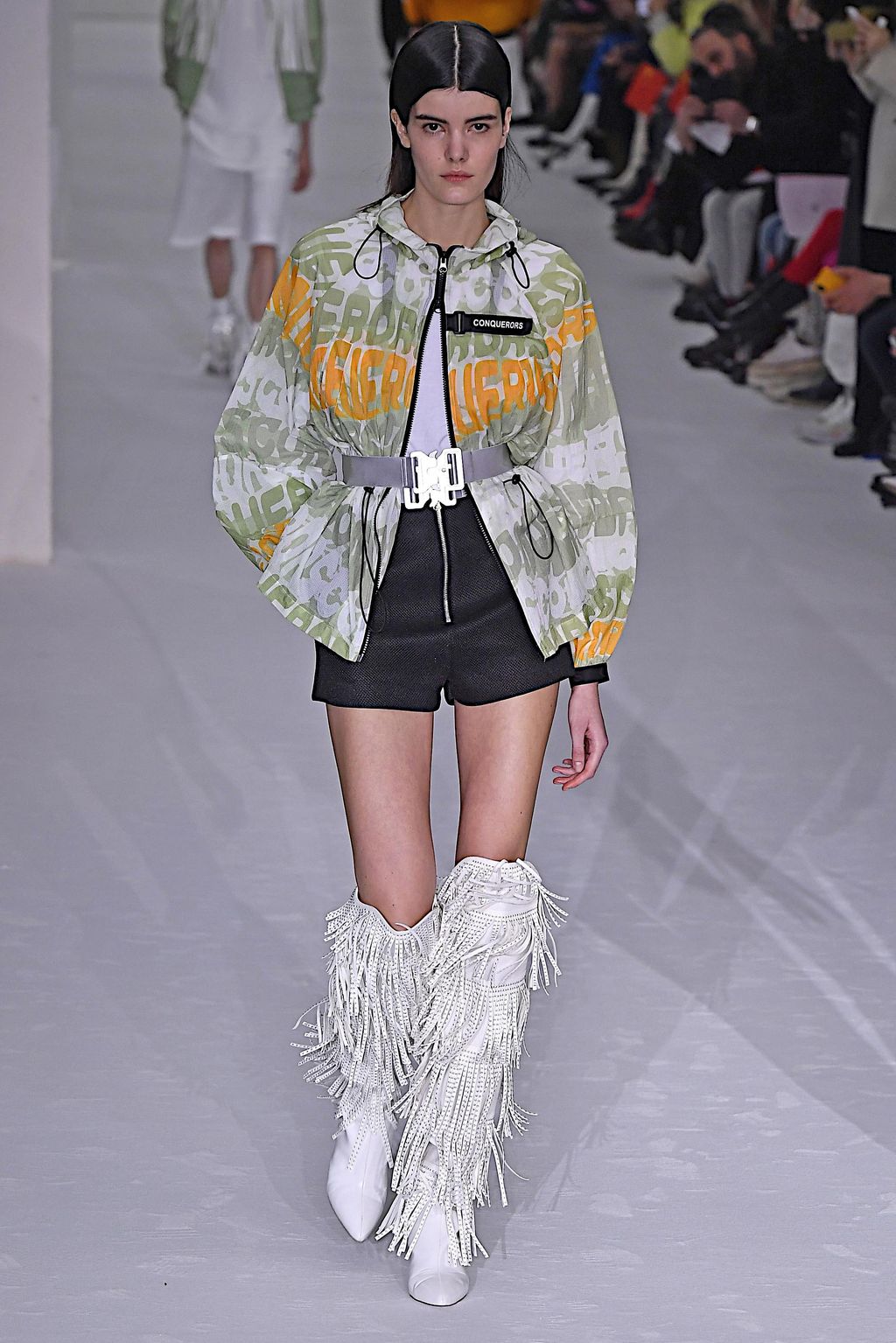 Fashion Week London Fall/Winter 2020 look 21 from the Bosideng collection 女装