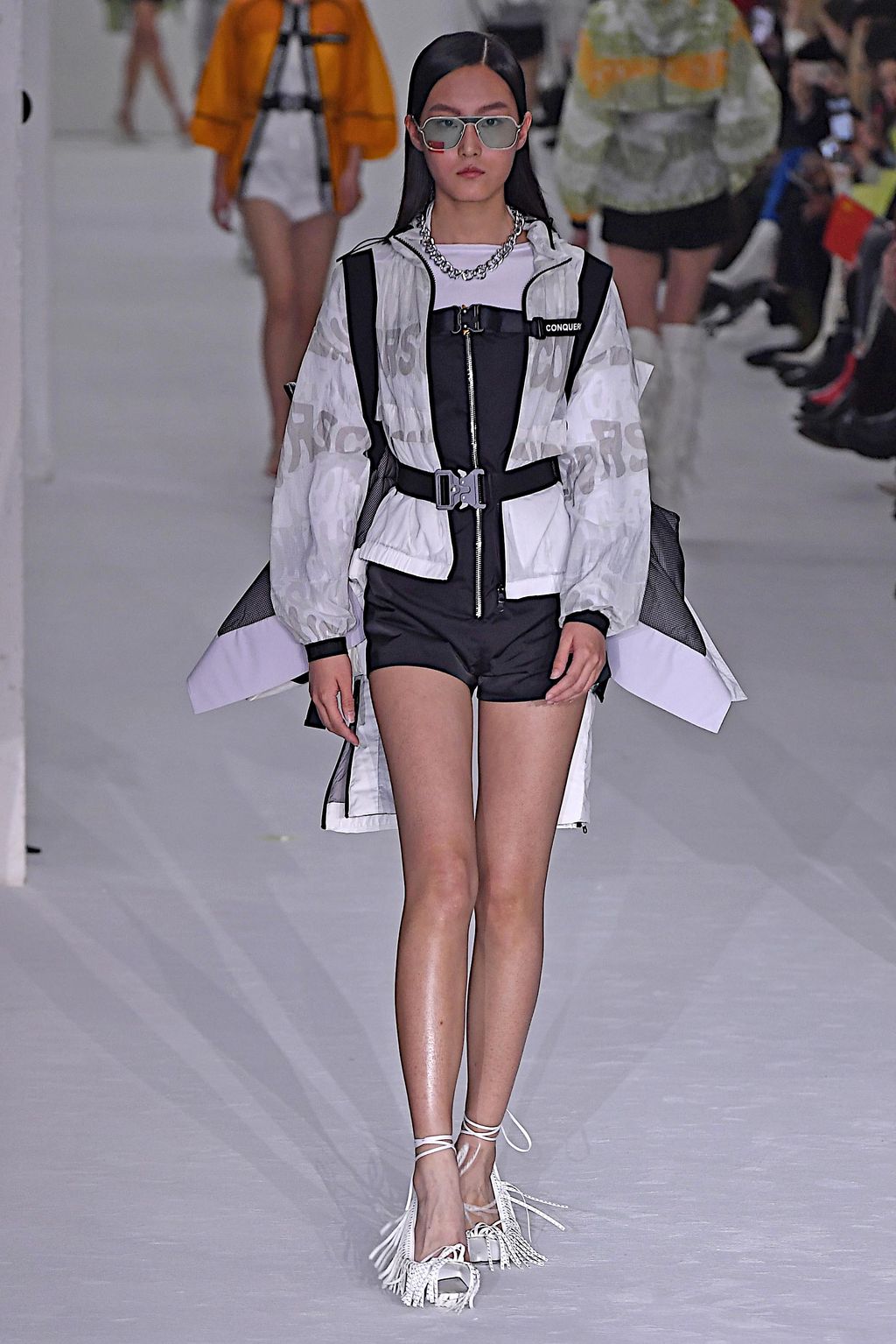 Fashion Week London Fall/Winter 2020 look 23 from the Bosideng collection 女装