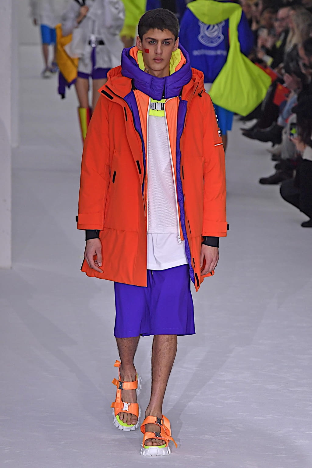 Fashion Week London Fall/Winter 2020 look 37 from the Bosideng collection 女装
