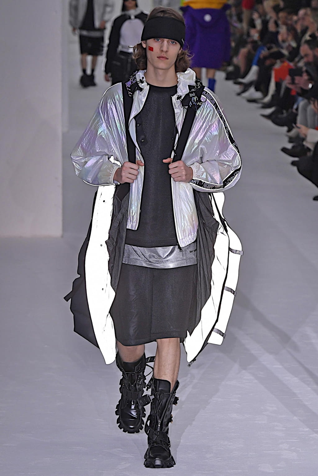 Fashion Week London Fall/Winter 2020 look 44 from the Bosideng collection 女装