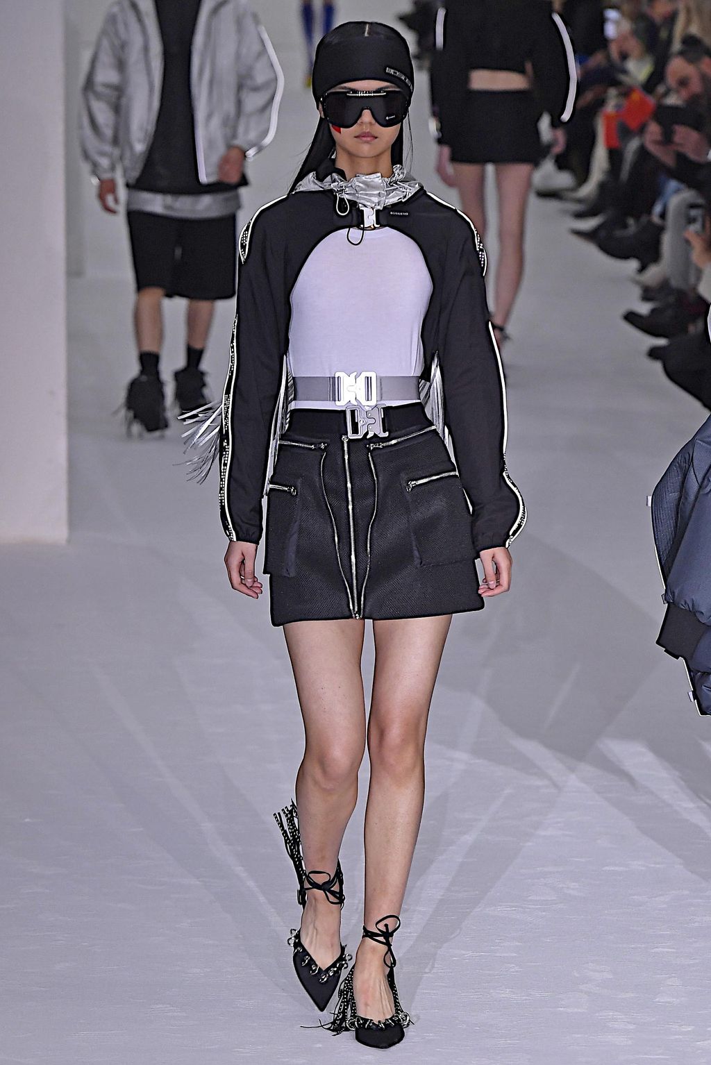 Fashion Week London Fall/Winter 2020 look 45 from the Bosideng collection 女装