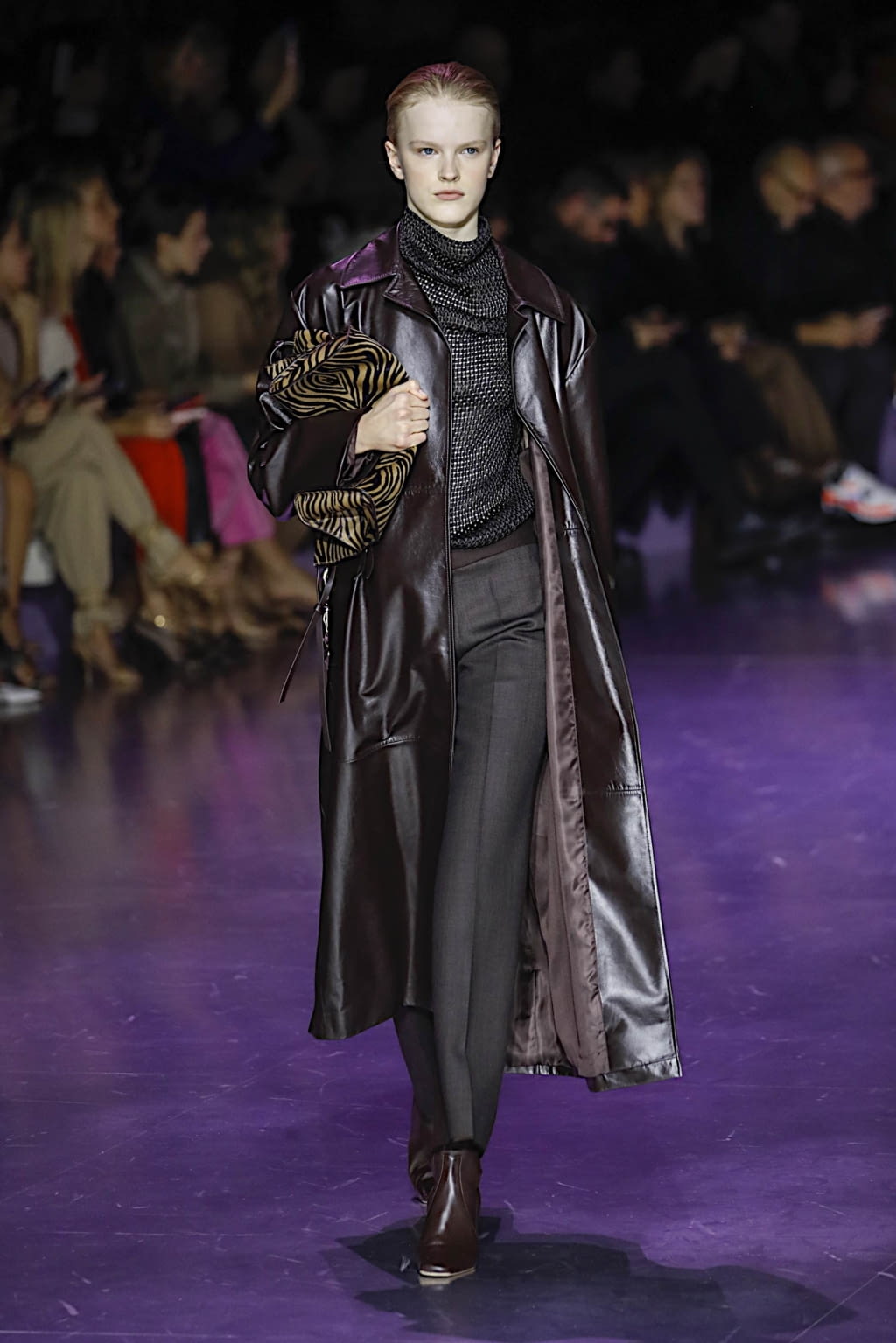 Fashion Week Milan Fall/Winter 2020 look 35 de la collection Boss womenswear