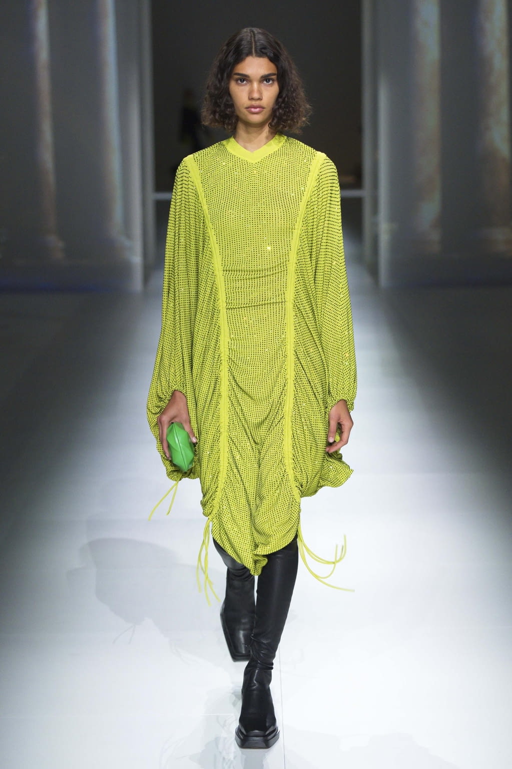 Fashion Week Milan Fall/Winter 2020 look 5 from the Bottega Veneta collection 女装