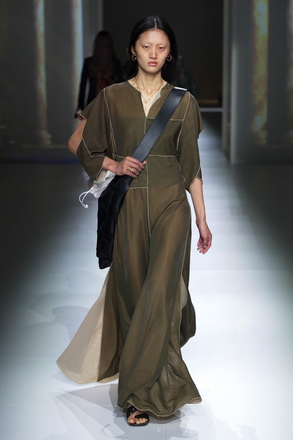 Fashion Week Milan Fall/Winter 2020 look 31 de la collection Bottega Veneta womenswear