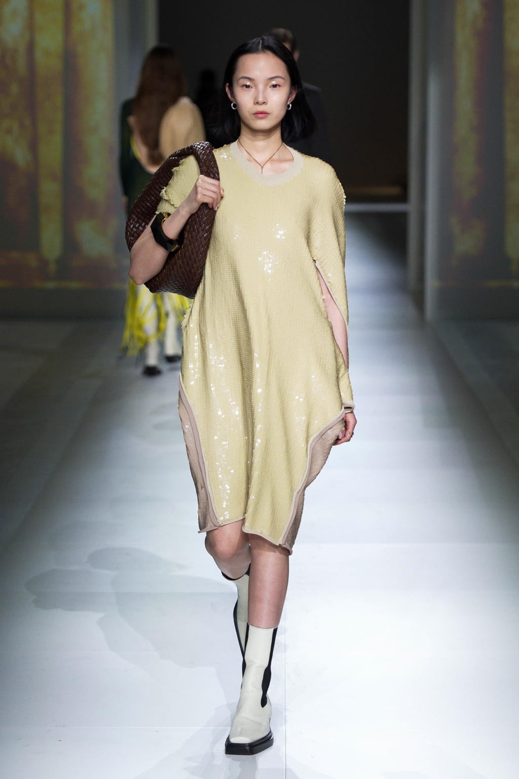 Fashion Week Milan Fall/Winter 2020 look 35 from the Bottega Veneta collection womenswear