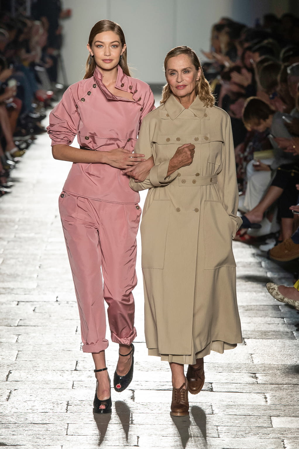 Fashion Week Milan Spring/Summer 2017 look 77 from the Bottega Veneta collection womenswear
