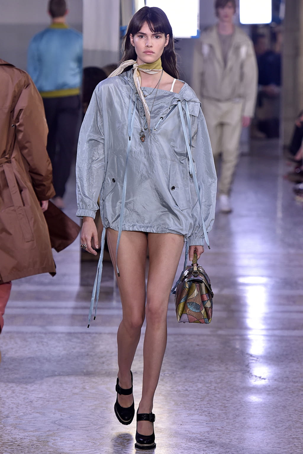 Fashion Week Milan Spring/Summer 2018 look 31 from the Bottega Veneta collection womenswear