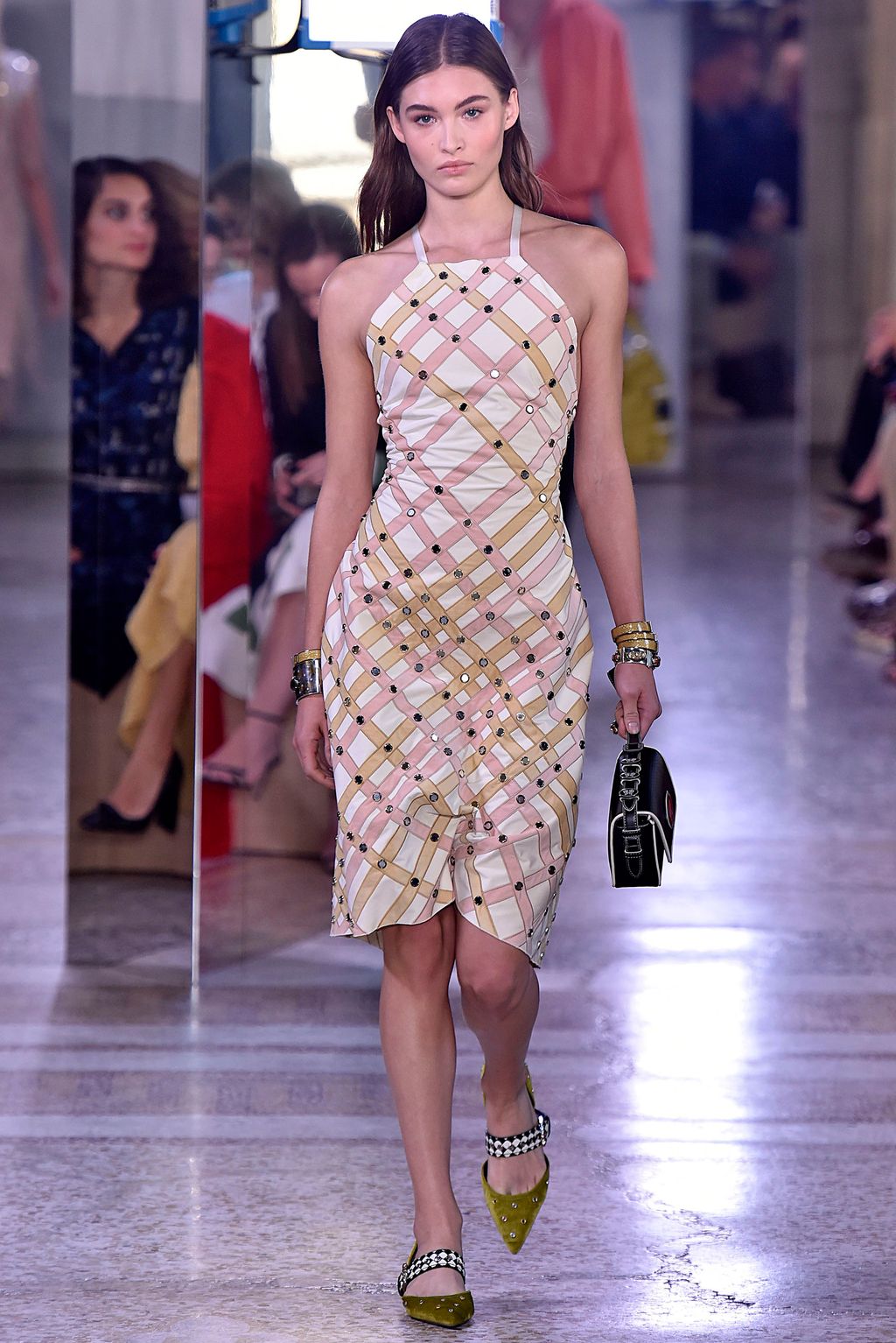 Fashion Week Milan Spring/Summer 2018 look 46 from the Bottega Veneta collection 女装