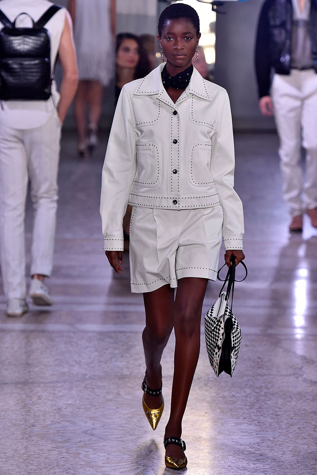 Fashion Week Milan Spring/Summer 2018 look 52 from the Bottega Veneta collection womenswear